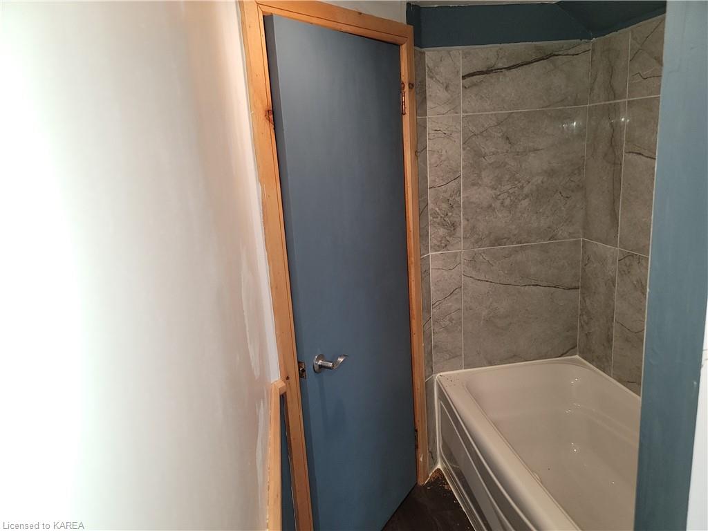 71 JOHNSON Street, Camden East, Ontario, Canada