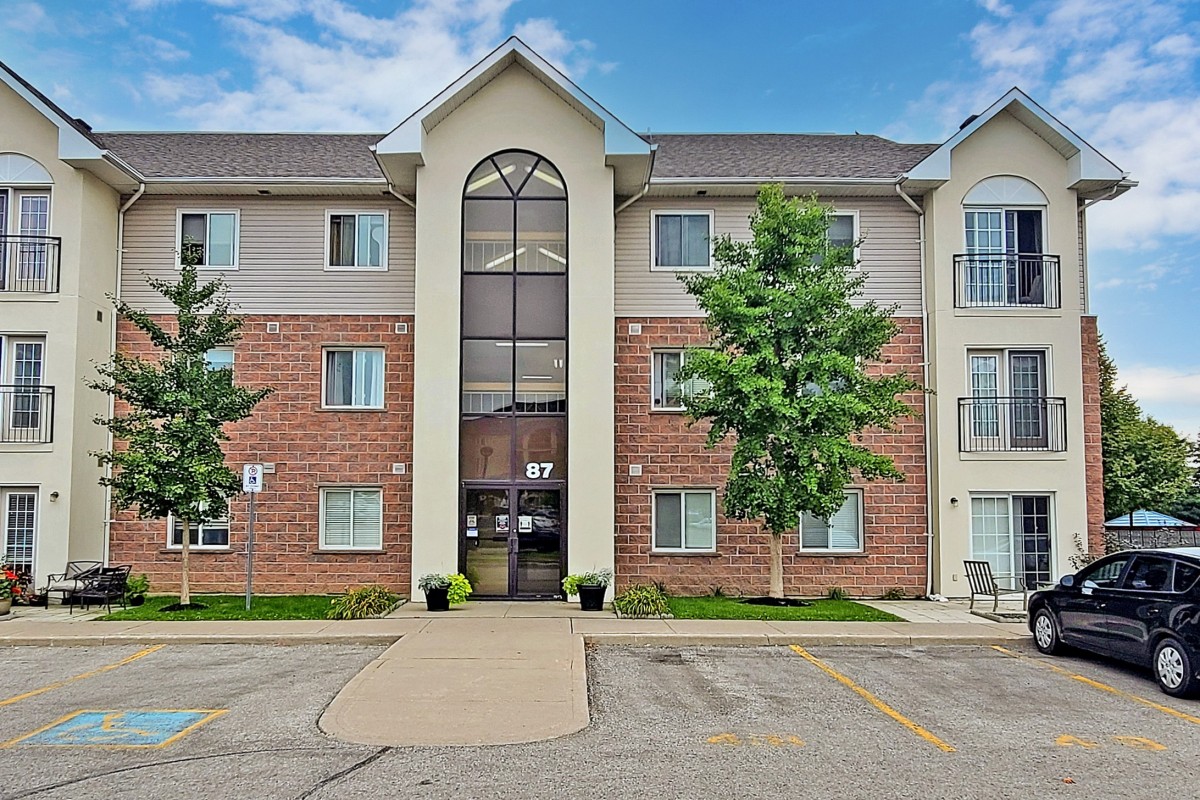 87 Aspen Springs Drive #307, Bowmanville, Ontario, Canada photo 4