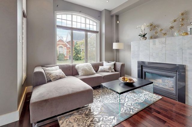 28 Spring Meadow Ave, Markham, Ontario, Canada photo 2