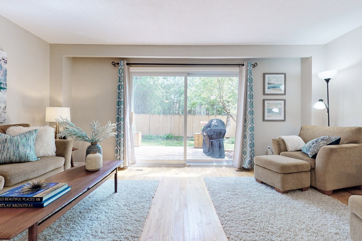 91 Millard Street, Whitchurch-Stouffville, Ontario, Canada photo 3