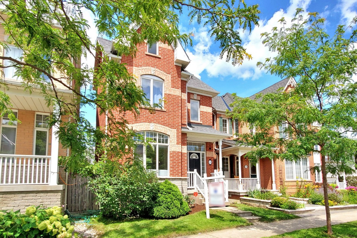 28 Spring Meadow Ave, Markham, Ontario, Canada photo 2