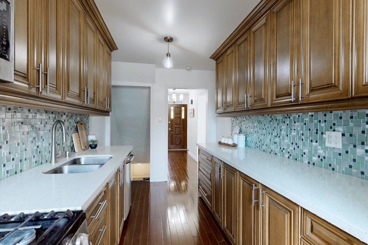 57 McClure Crescent, Toronto, Ontario, Canada photo 14