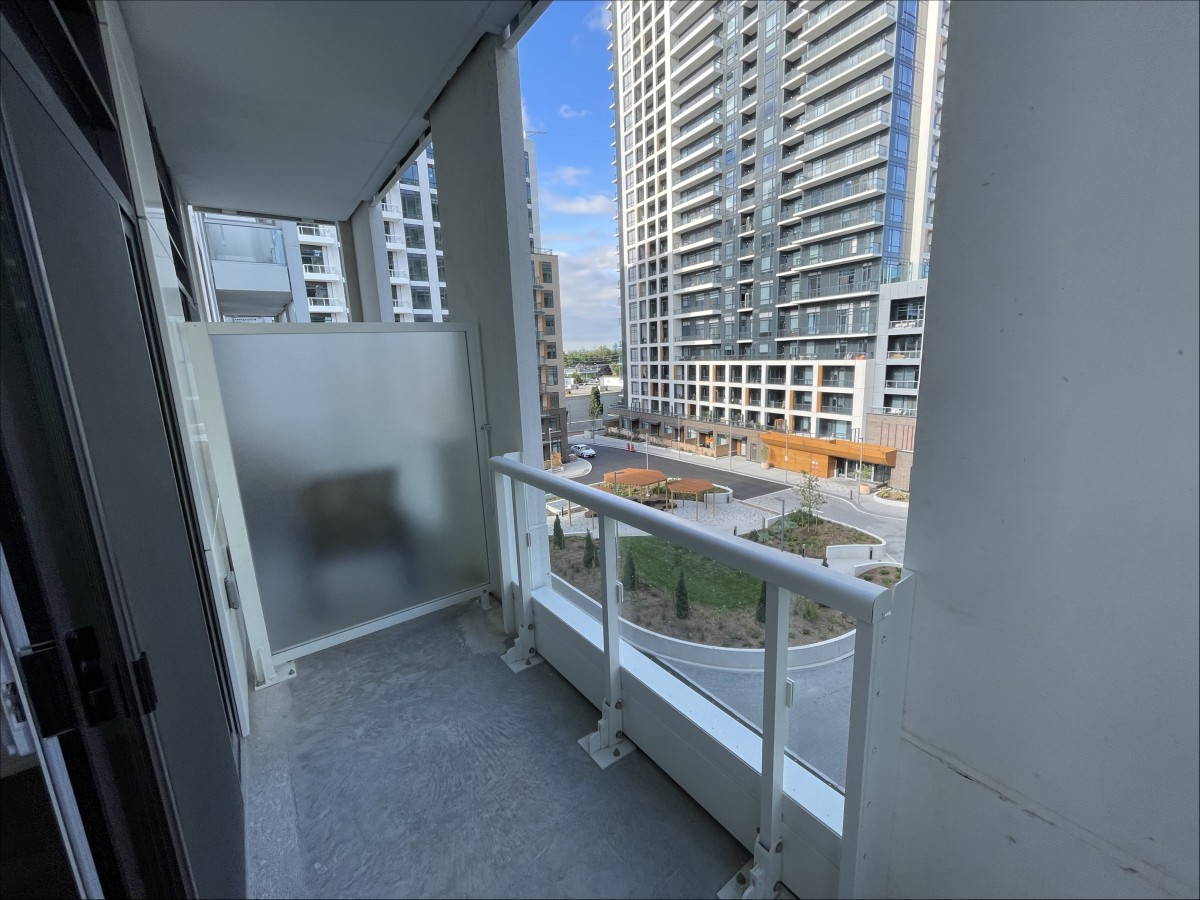 8 Beverley Glen Blvd #D518, Vaughan, Ontario, Canada photo 12