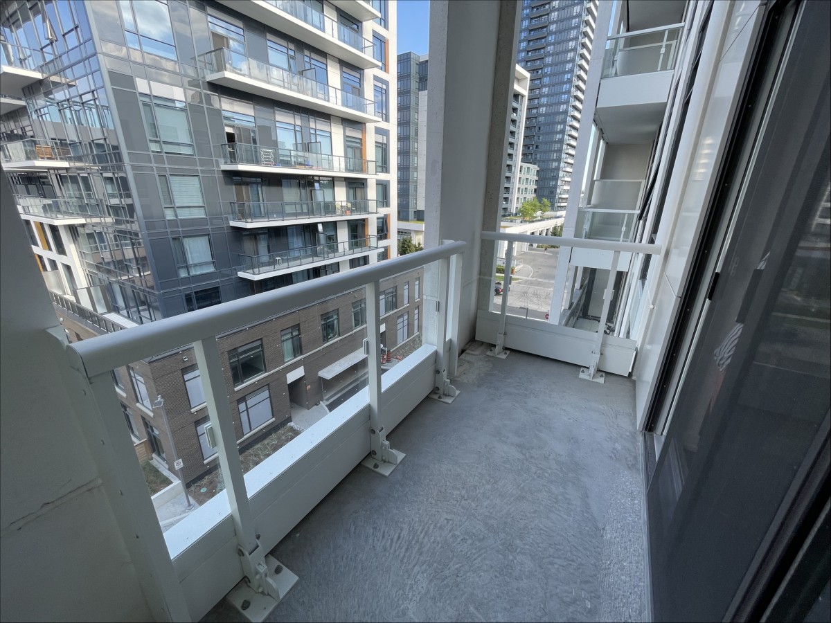 8 Beverley Glen Blvd #D518, Vaughan, Ontario, Canada photo 14