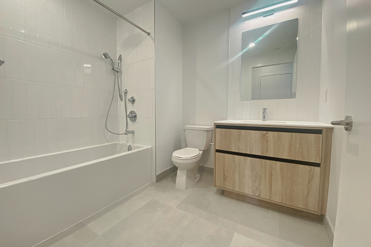 8 Beverley Glen Blvd #D518, Vaughan, Ontario, Canada photo 10