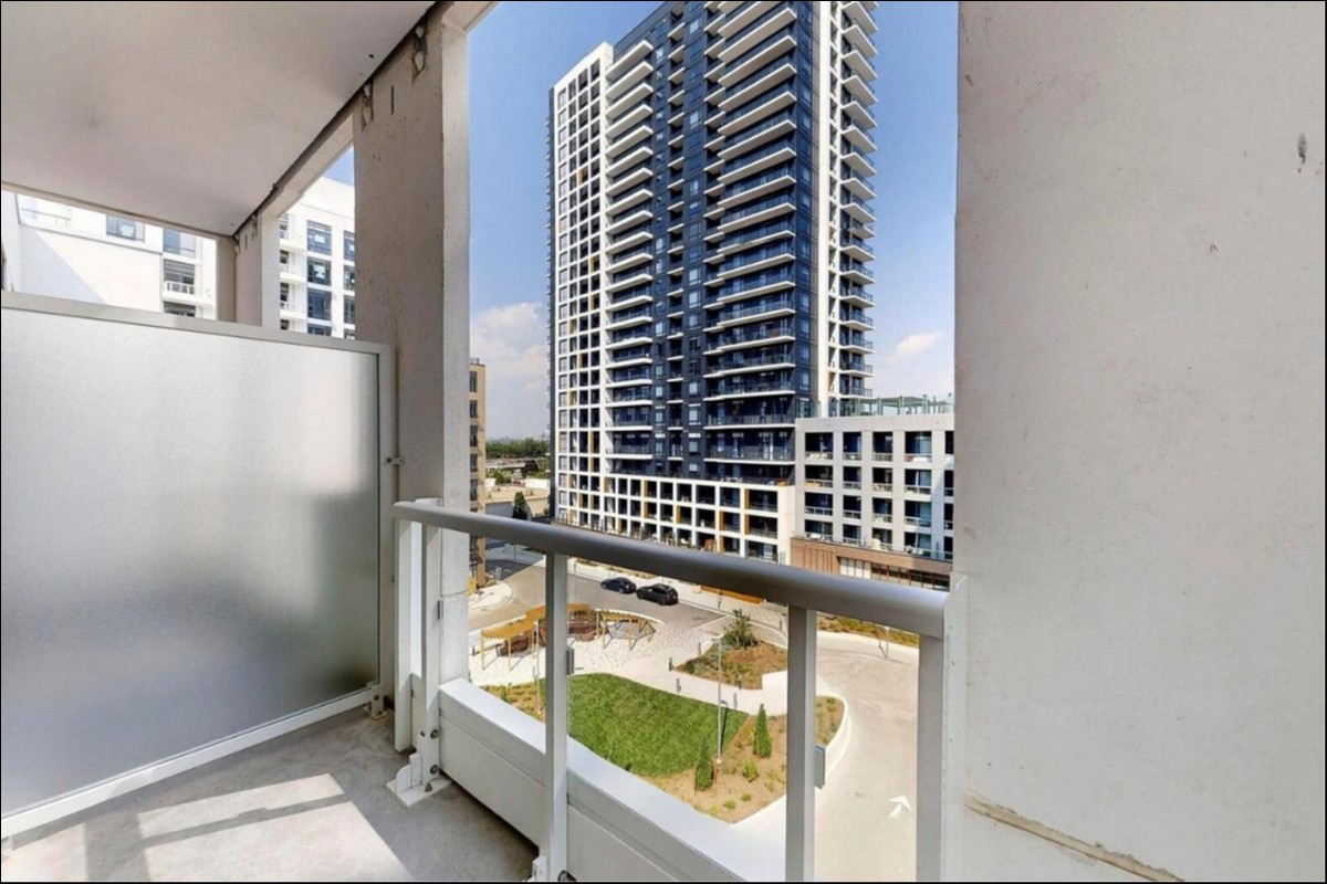 8 Beverley Glen Blvd #D518, Vaughan, Ontario, Canada photo 13