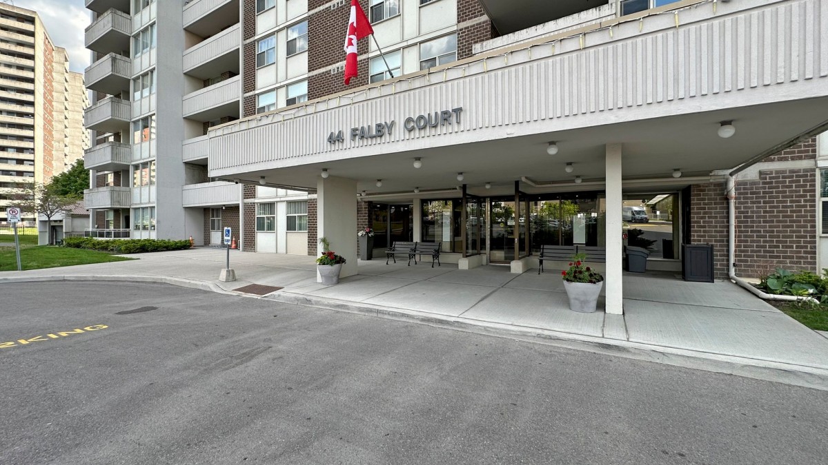 44 Falby Court #406, Ajax, Ontario, Canada photo 4