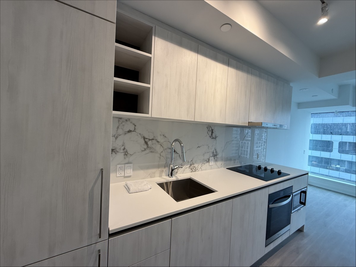 8 Wellesley Street #2808, Toronto, Ontario, Canada photo 5