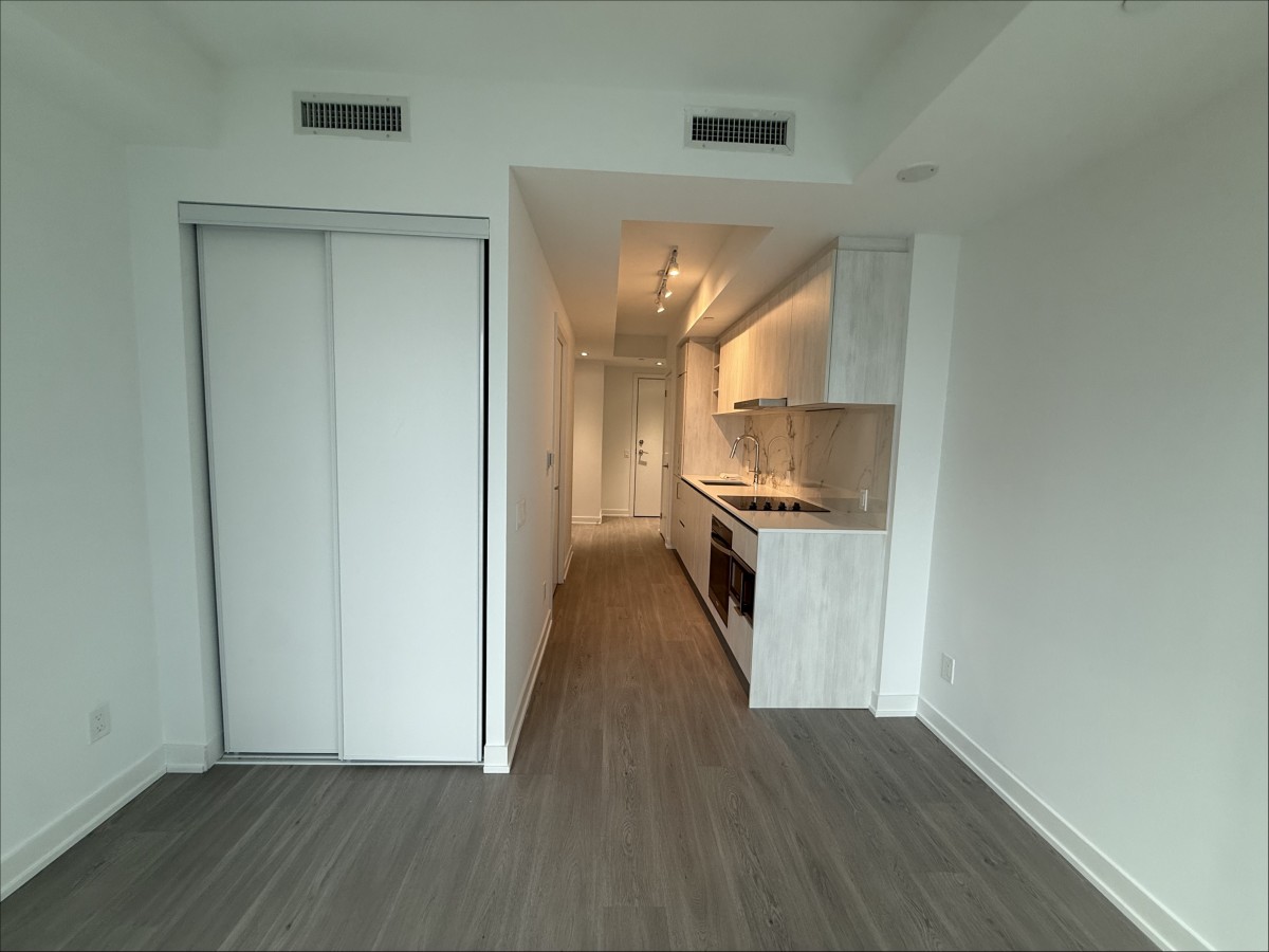 8 Wellesley Street #2808, Toronto, Ontario, Canada photo 8