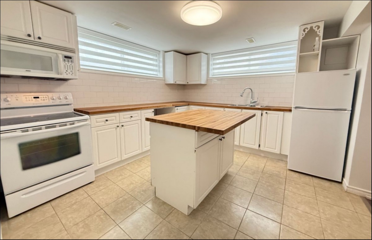 Lower Level-680 Marksbury Road, Pickering, Ontario, Canada photo 4