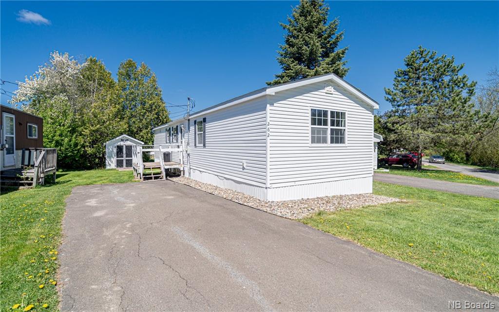 262 Driftwood Loop, Fredericton New Brunswick, Canada