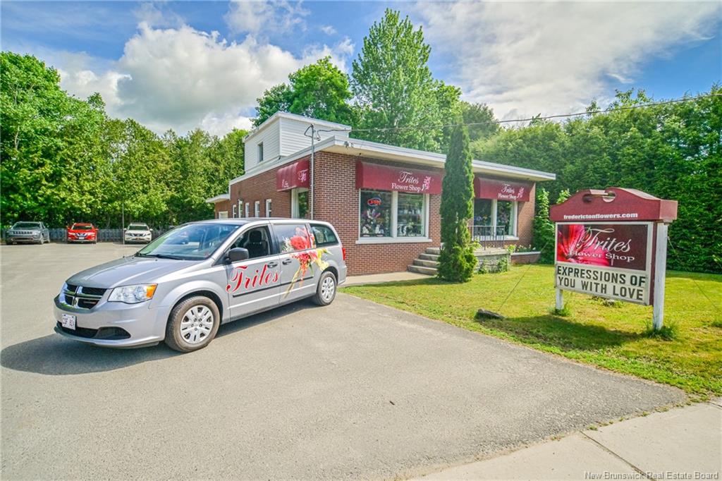 569 Woodstock Road, Fredericton New Brunswick, Canada