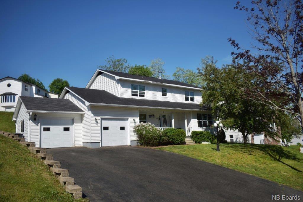 33 Rosewood Drive, Fredericton New Brunswick, Canada