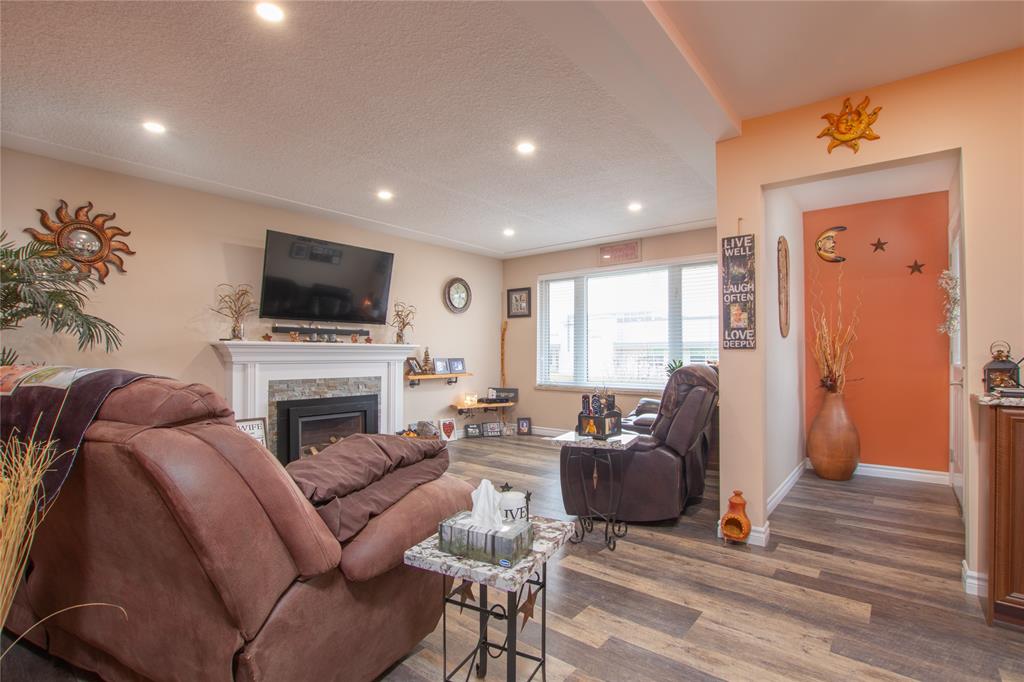 77 LORNE Crescent, Sarnia, Ontario, Canada