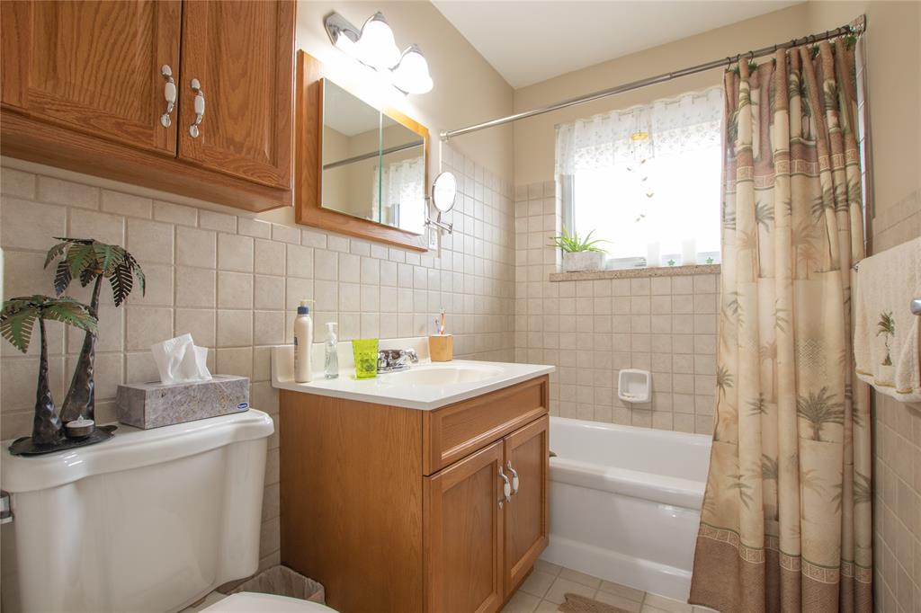 77 LORNE Crescent, Sarnia, Ontario, Canada