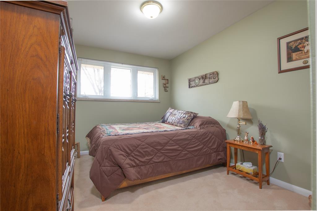 77 LORNE Crescent, Sarnia, Ontario, Canada