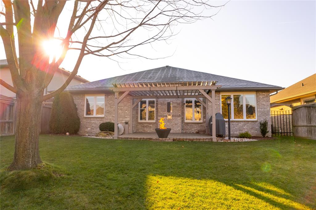 252 SAWGRASS Place, Sarnia, Ontario, Canada