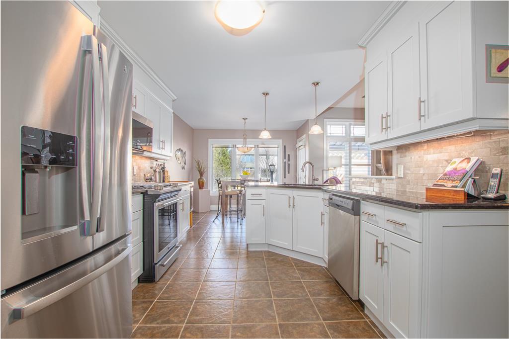 252 SAWGRASS Place, Sarnia, Ontario, Canada