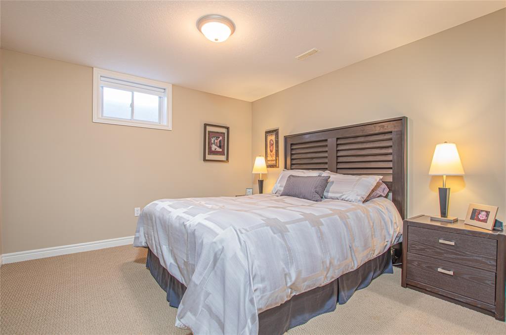 252 SAWGRASS Place, Sarnia, Ontario, Canada