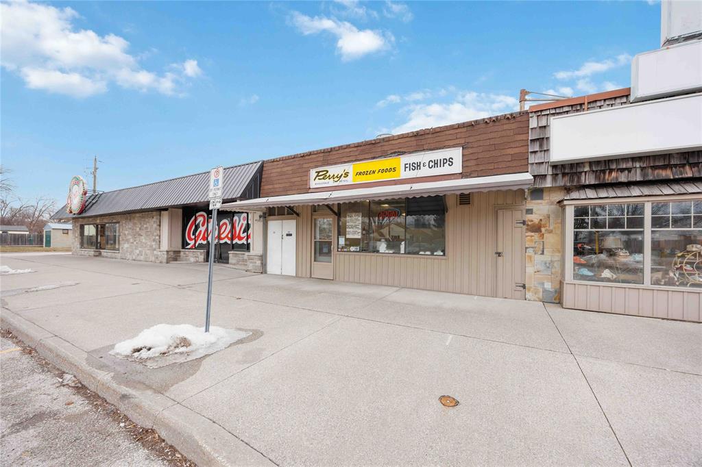 140 EAST Street North, Sarnia, Ontario, Canada photo 2