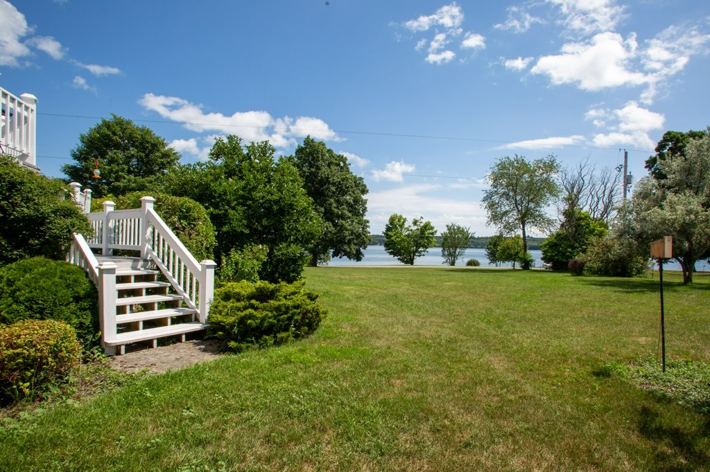 327 Bayshore Road, Napanee Ontario, Canada