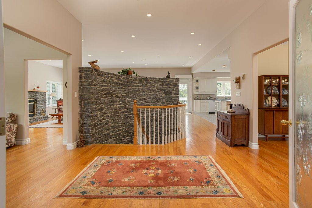 327 Bayshore Road, Napanee Ontario, Canada