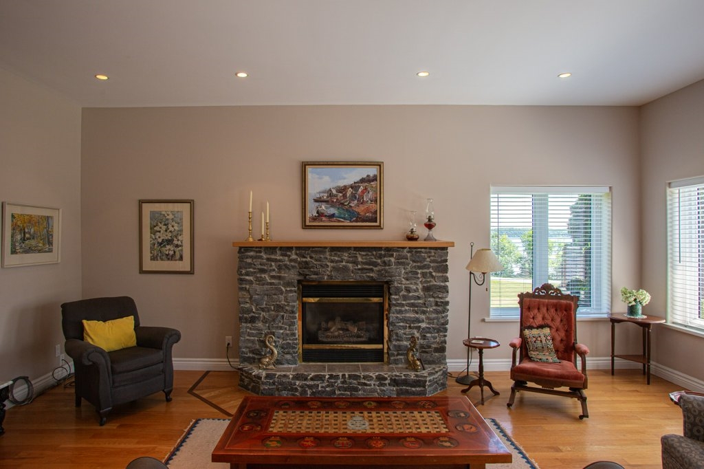 327 Bayshore Road, Napanee Ontario, Canada