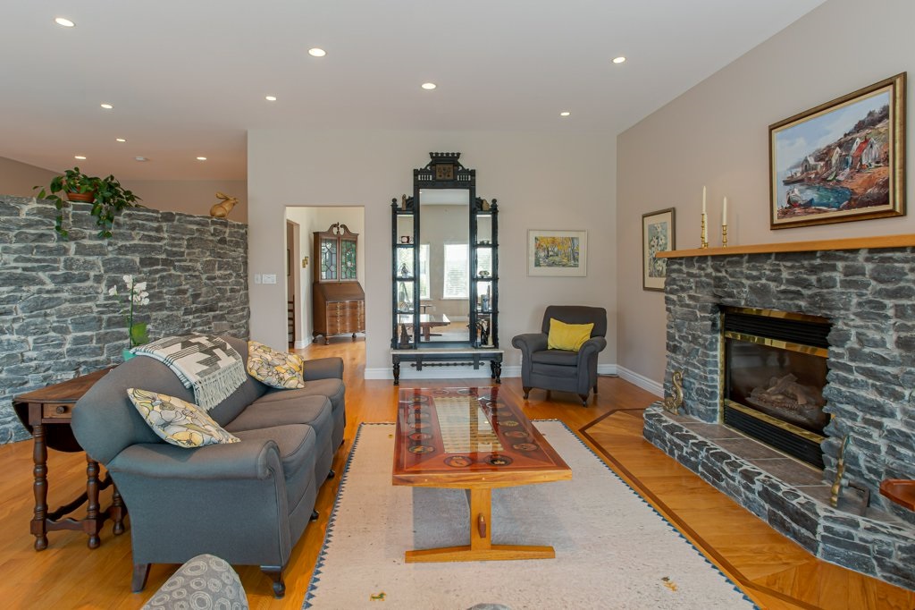 327 Bayshore Road, Napanee Ontario, Canada