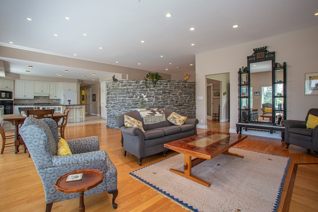 327 Bayshore Road, Napanee Ontario, Canada