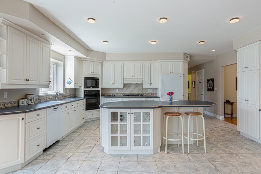 327 Bayshore Road, Napanee Ontario, Canada