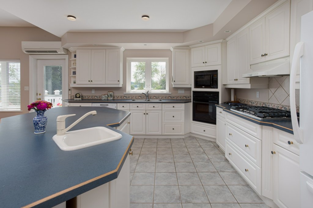 327 Bayshore Road, Napanee Ontario, Canada
