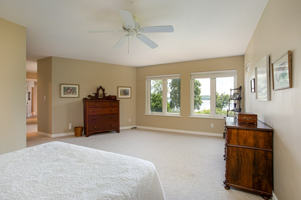 327 Bayshore Road, Napanee Ontario, Canada