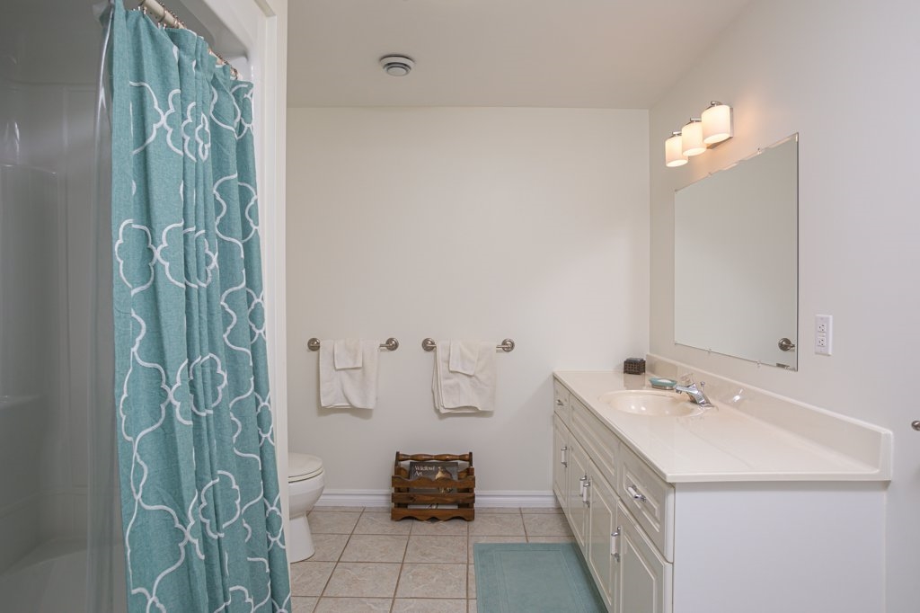327 Bayshore Road, Napanee Ontario, Canada