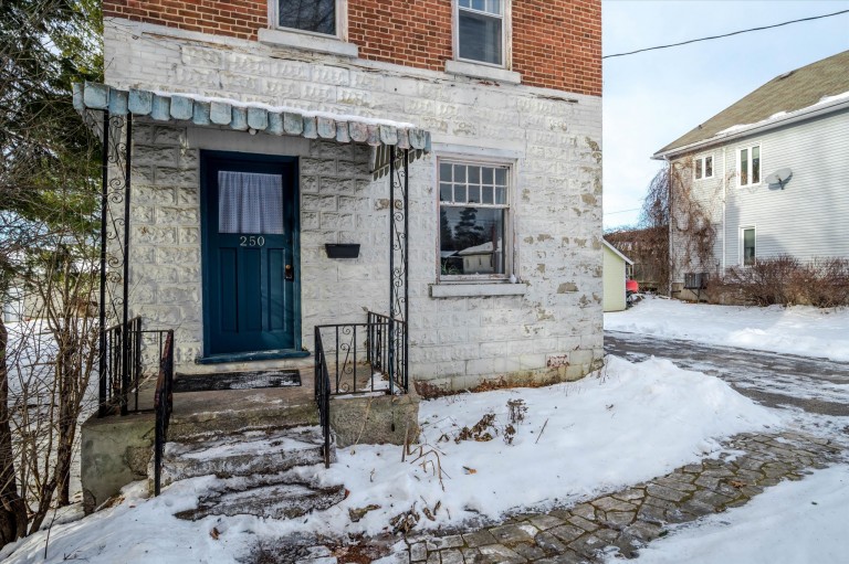 250 Bennet Street, Peterborough, Ontario, Canada