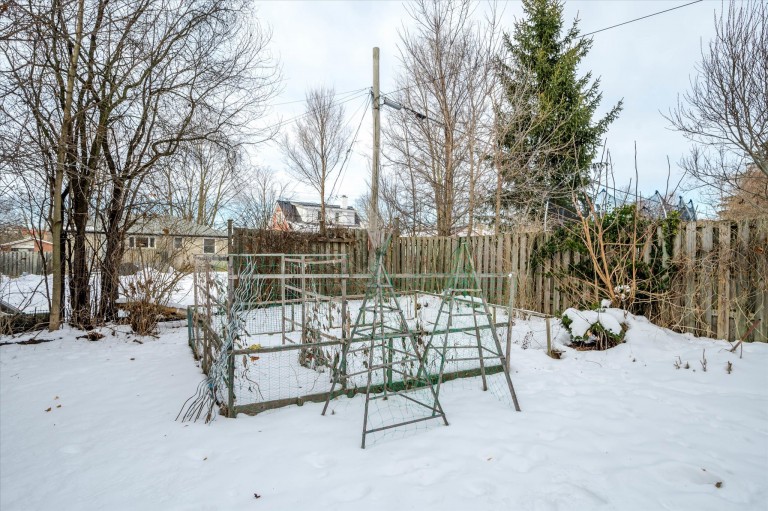 250 Bennet Street, Peterborough, Ontario, Canada