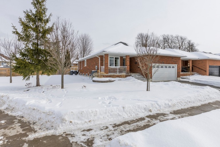 301 Bianco Crescent, Peterborough, Ontario, Canada photo 3