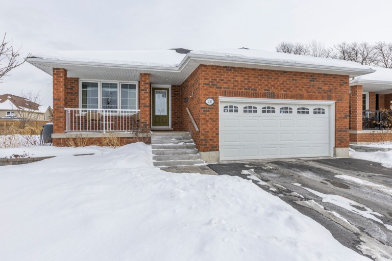 301 Bianco Crescent, Peterborough, Ontario, Canada photo 2