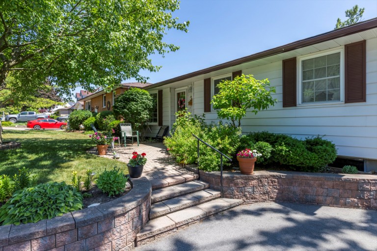 110 Greenhill Drive, Peterborough, Ontario, Canada photo 2