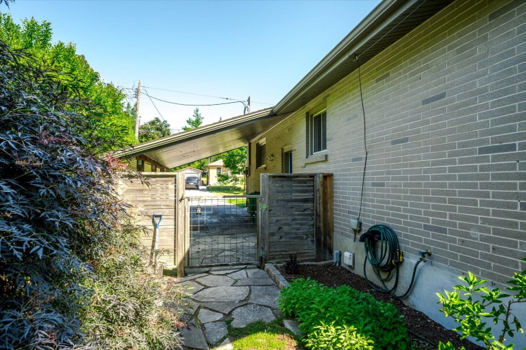 375 Aberdeen Avenue, Peterborough, Ontario, Canada