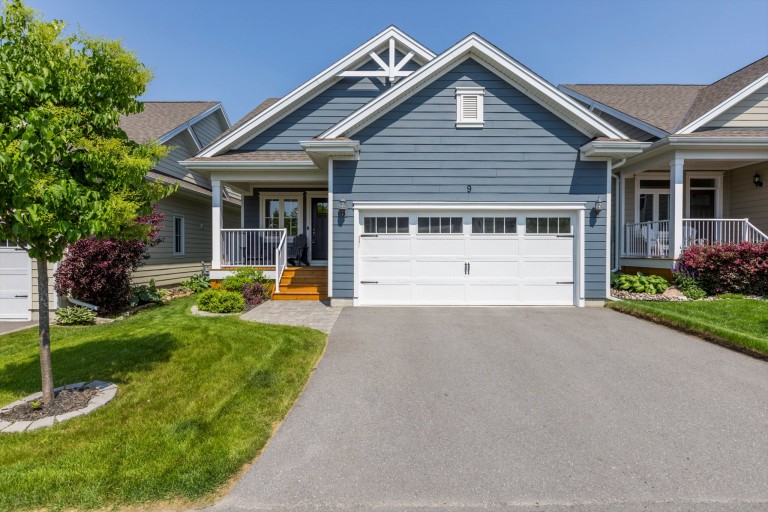 9 Irons Avenue, Lakefield, Ontario, Canada photo 1