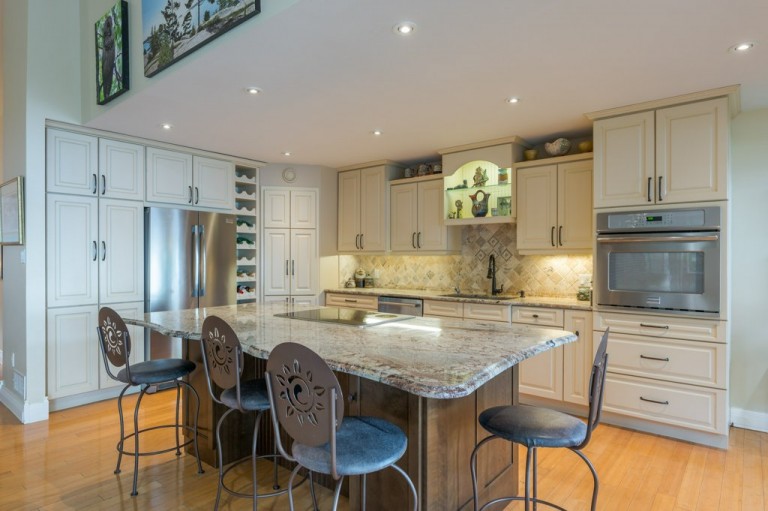 2925 Ayotte's Point Lane, Youngs Point, Ontario, Canada