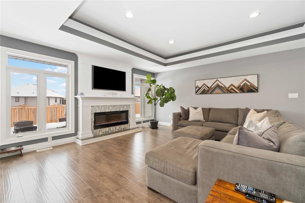 582 AGILE Court, St. Clair, Ontario, Canada