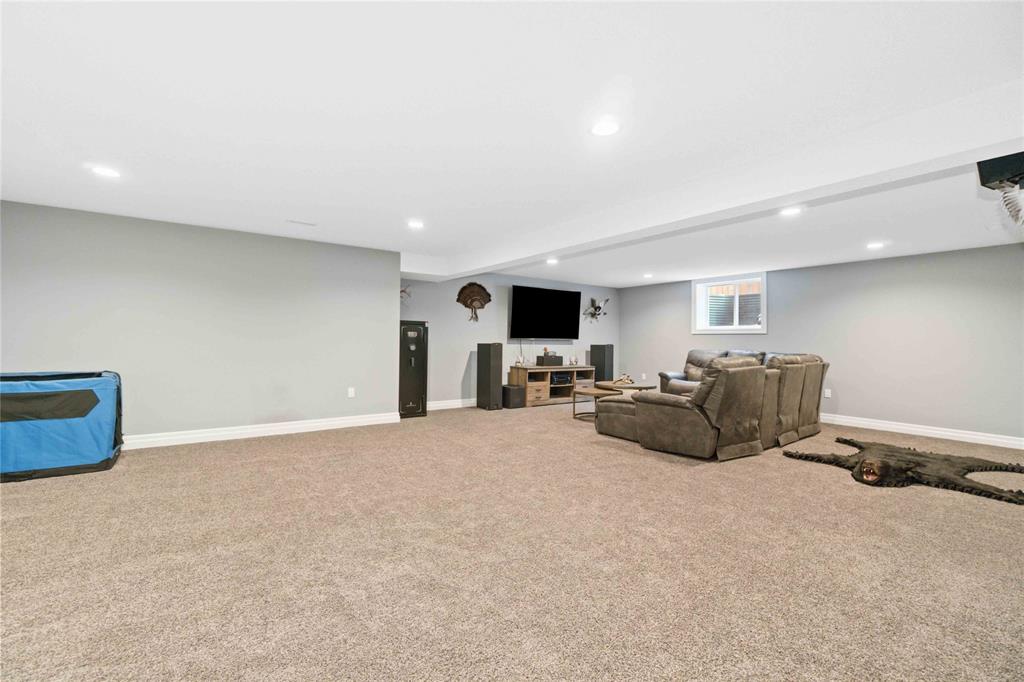 582 AGILE Court, St. Clair, Ontario, Canada