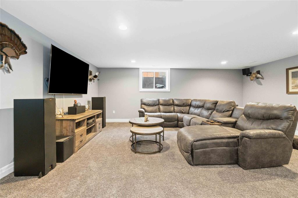 582 AGILE Court, St. Clair, Ontario, Canada