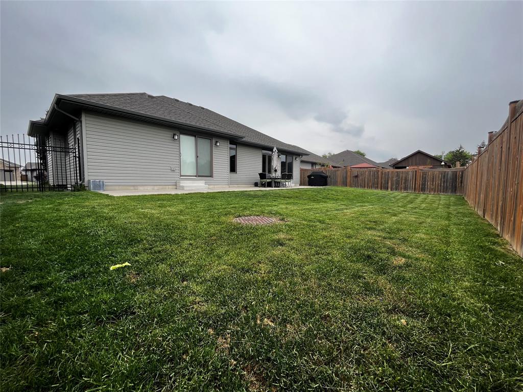 582 AGILE Court, St. Clair, Ontario, Canada