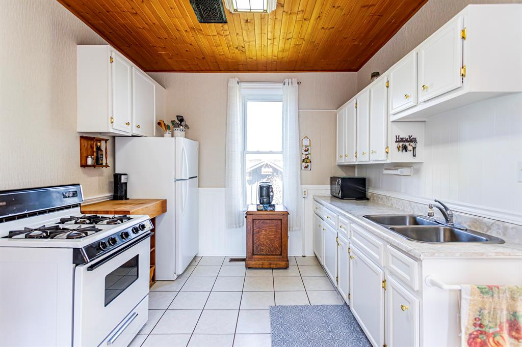 3226 CHURCH Street, Brooke-Alvinston, Ontario, Canada