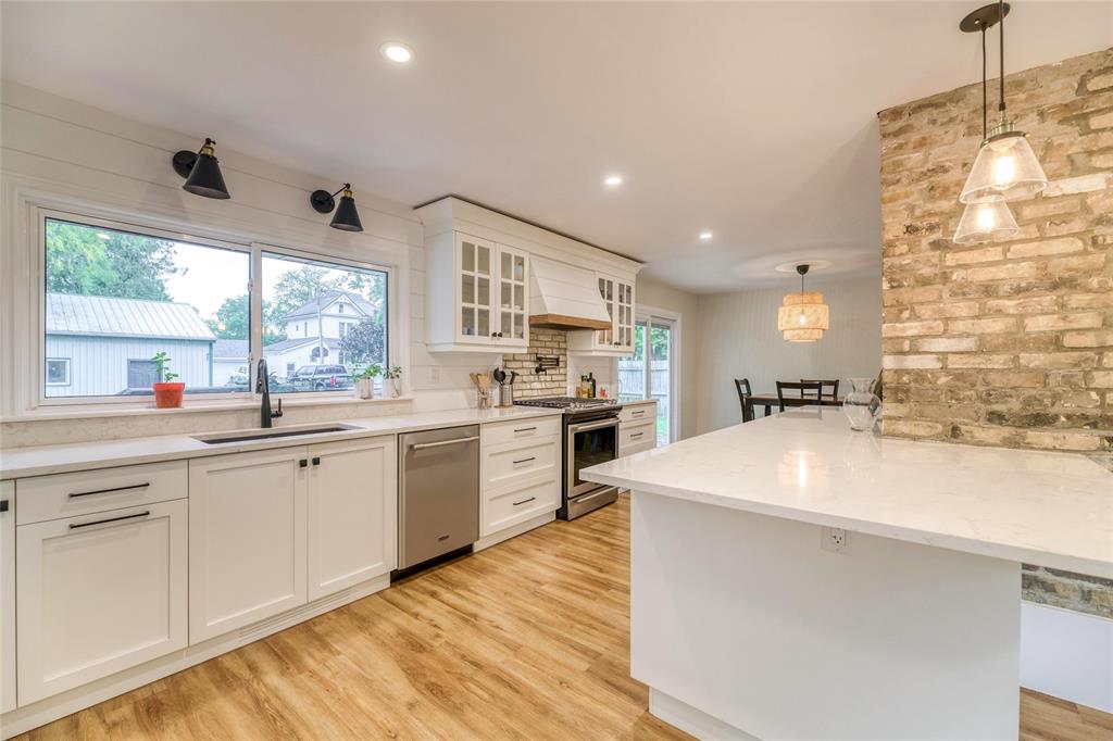 4002 PETROLIA Line, Petrolia, Ontario, Canada