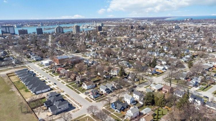 234 MACKENZIE Street North, Sarnia, Ontario, Canada