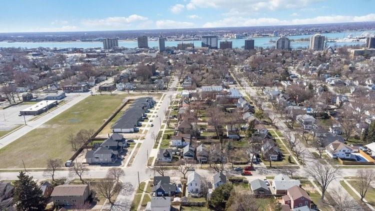 234 MACKENZIE Street North, Sarnia, Ontario, Canada