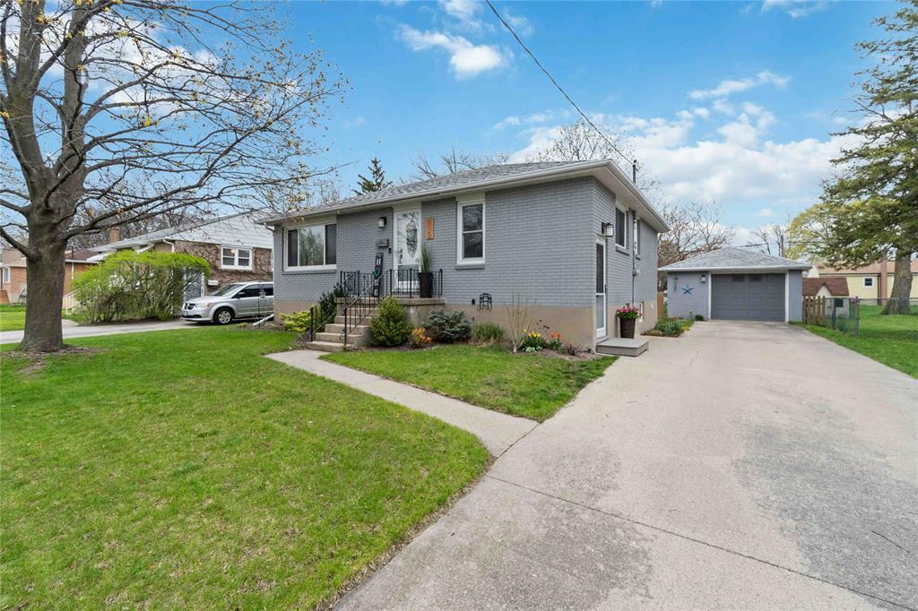 910 BRIARFIELD Avenue, Sarnia, Ontario, Canada